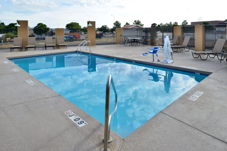 Clarion Inn Page zwembad.webp