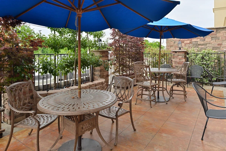 Holiday Inn Montgomery Airport South buitenzit.webp